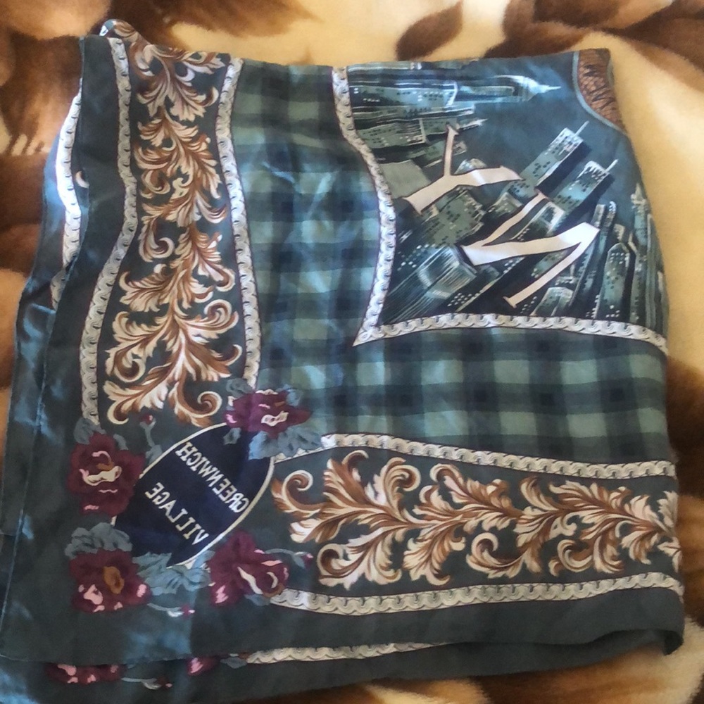Women’s fall green Ny Silk STU scarf